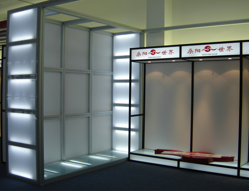 Customized stand for indoor event